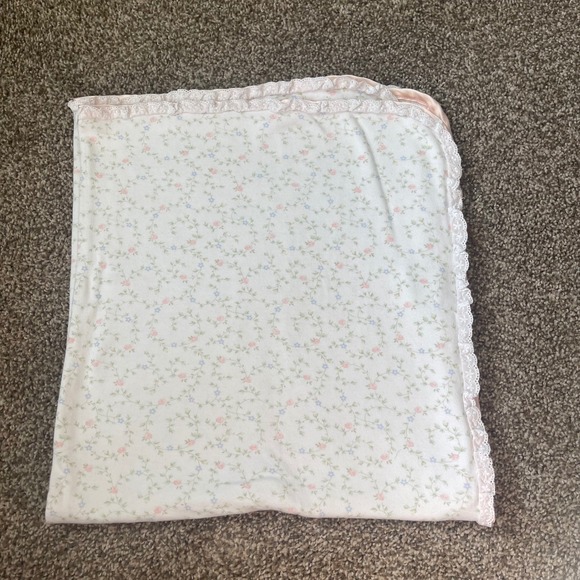 Carters Classics Vintage USA Baby Blanket Flowers Floral Edge Lace Dainty Floral - Picture 1 of 5